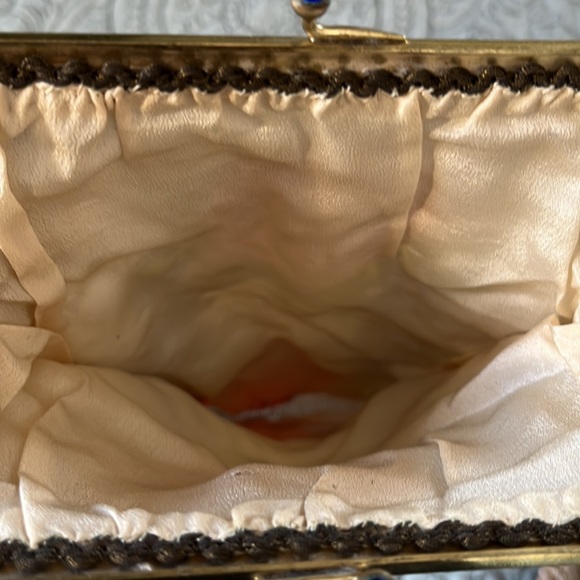 Vintage microbeaded purse with rose detail. - Picture 5 of 6